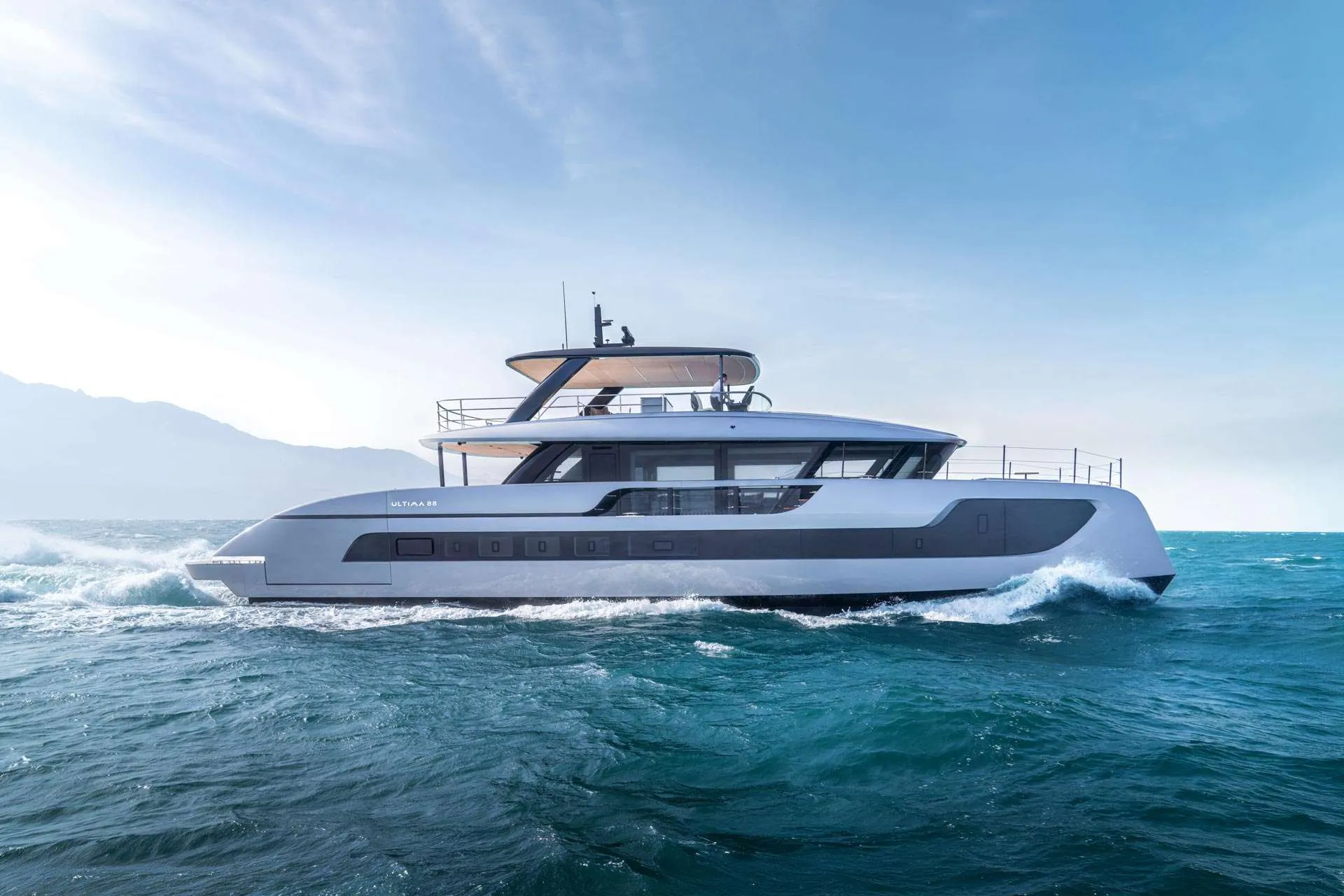 Sunreef ULTIMA 88: простор катамарана начинается с места в марине Sunreef ULTIMA 88. Официальные материалы Sunreef Yachts.