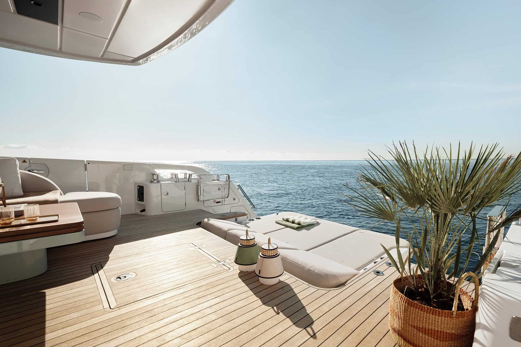 Azimut Fly 62: как Beach Cockpit меняет отдых на корме Azimut Fly 62: Beach Cockpit в раскрытом положении