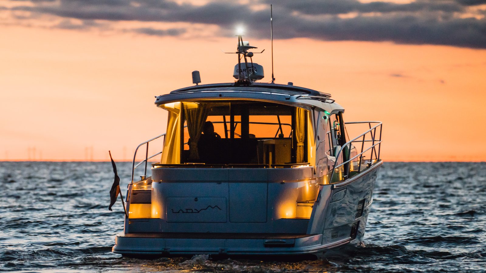 Marex 330 Scandinavia: закрытый салон, две длины и выбор силовой установки Marex 330 Scandinavia
