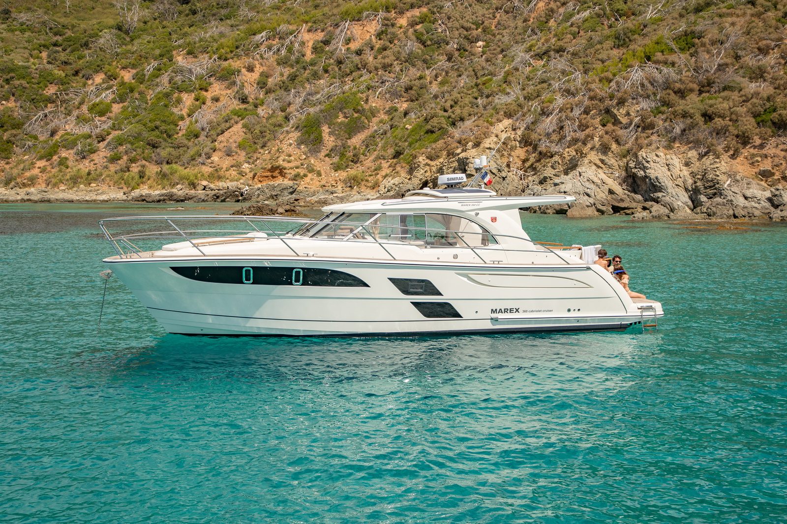 Marex 360 Cabriolet Cruiser: большой кокпит и реальные условия жизни на борту Marex 360 Cabriolet Cruiser