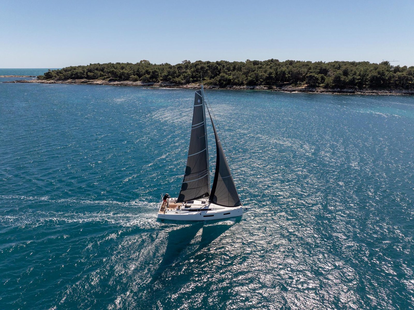 Jeanneau Sun Odyssey 350: семейный крейсер начинается с выбора киля Jeanneau Sun Odyssey 350
