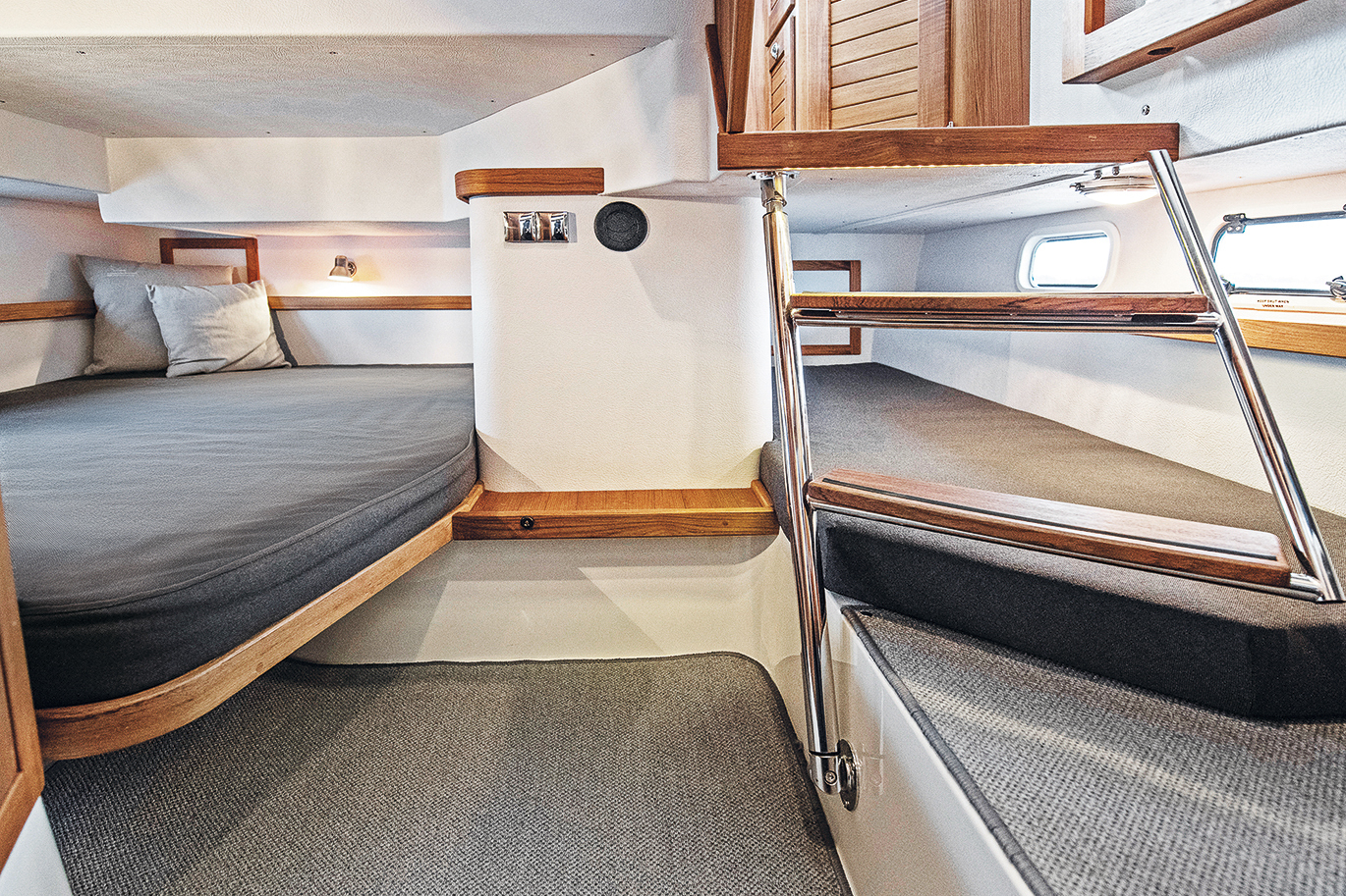 Targa 32, кормовая каюта в версии Flybridge