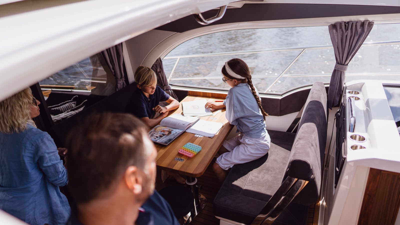 Marex 330 Scandinavia: закрытый салон, две длины и выбор силовой установки Marex 330 Scandinavia