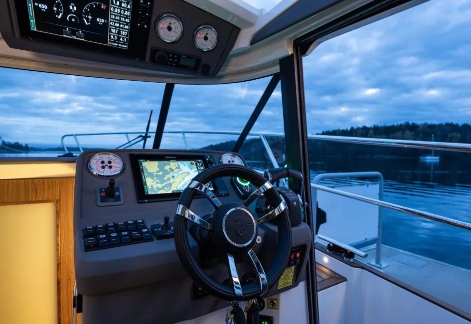 Marex 330 Scandinavia: закрытый салон, две длины и выбор силовой установки Marex 330 Scandinavia