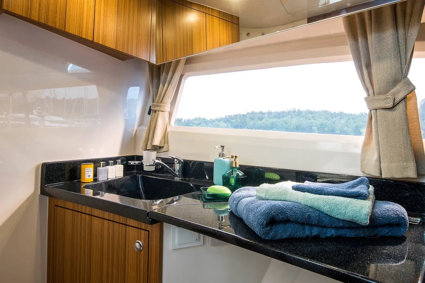 Marex 360 Cabriolet Cruiser: большой кокпит и реальные условия жизни на борту Marex 360 Cabriolet Cruiser