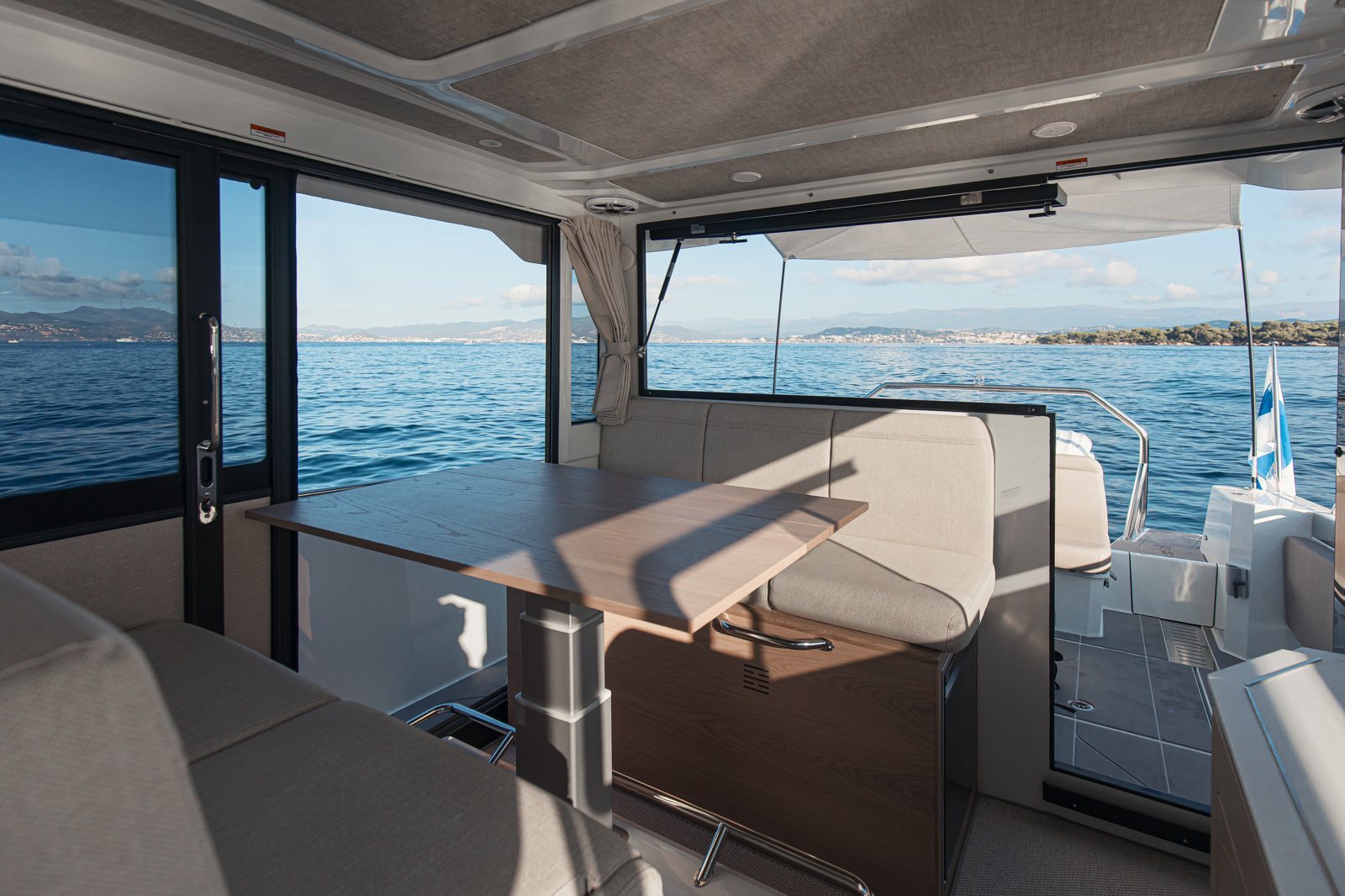Quarken 35 Cabin: что проверить в версии, планировке и спецификации Quarken 35 Cabin