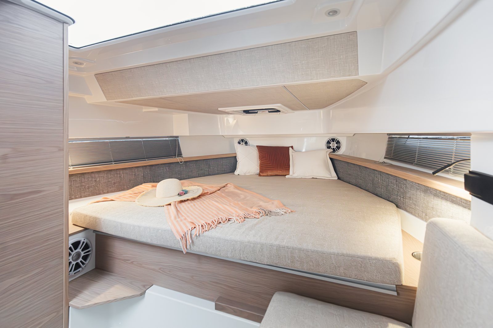 Quarken 35 Cabin: что проверить в версии, планировке и спецификации Quarken 35 Cabin