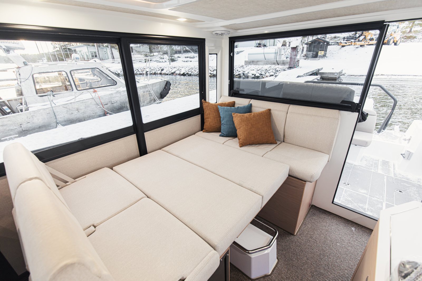 Quarken 35 Cabin: что проверить в версии, планировке и спецификации Quarken 35 Cabin