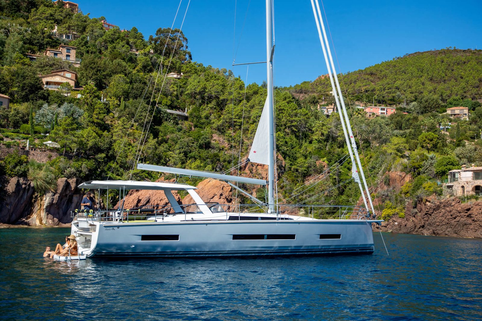 Hanse 590: где заканчивается удобная автоматика и начинается большая яхта Hanse 590