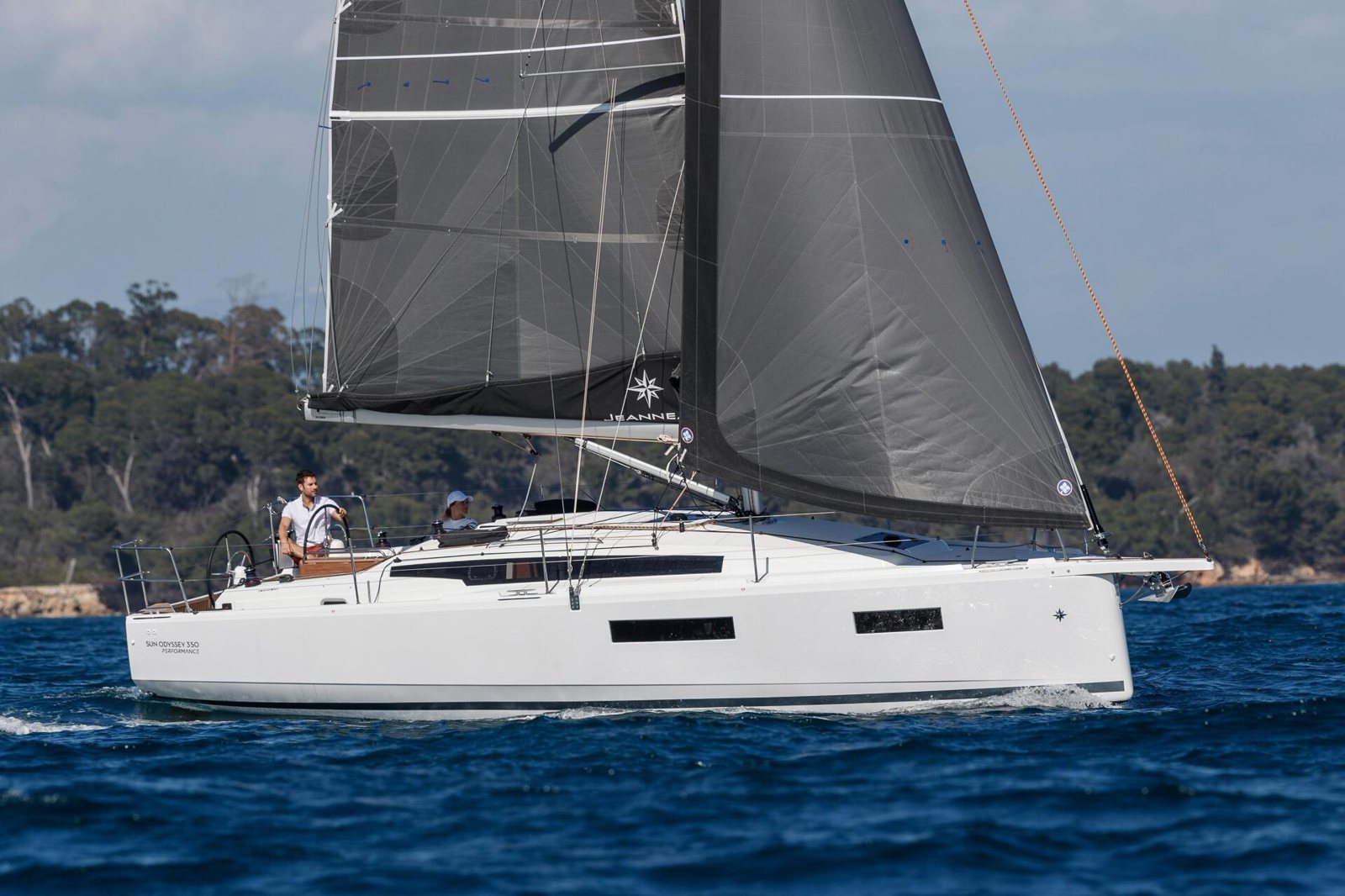 Jeanneau Sun Odyssey 350: семейный крейсер начинается с выбора киля Jeanneau Sun Odyssey 350