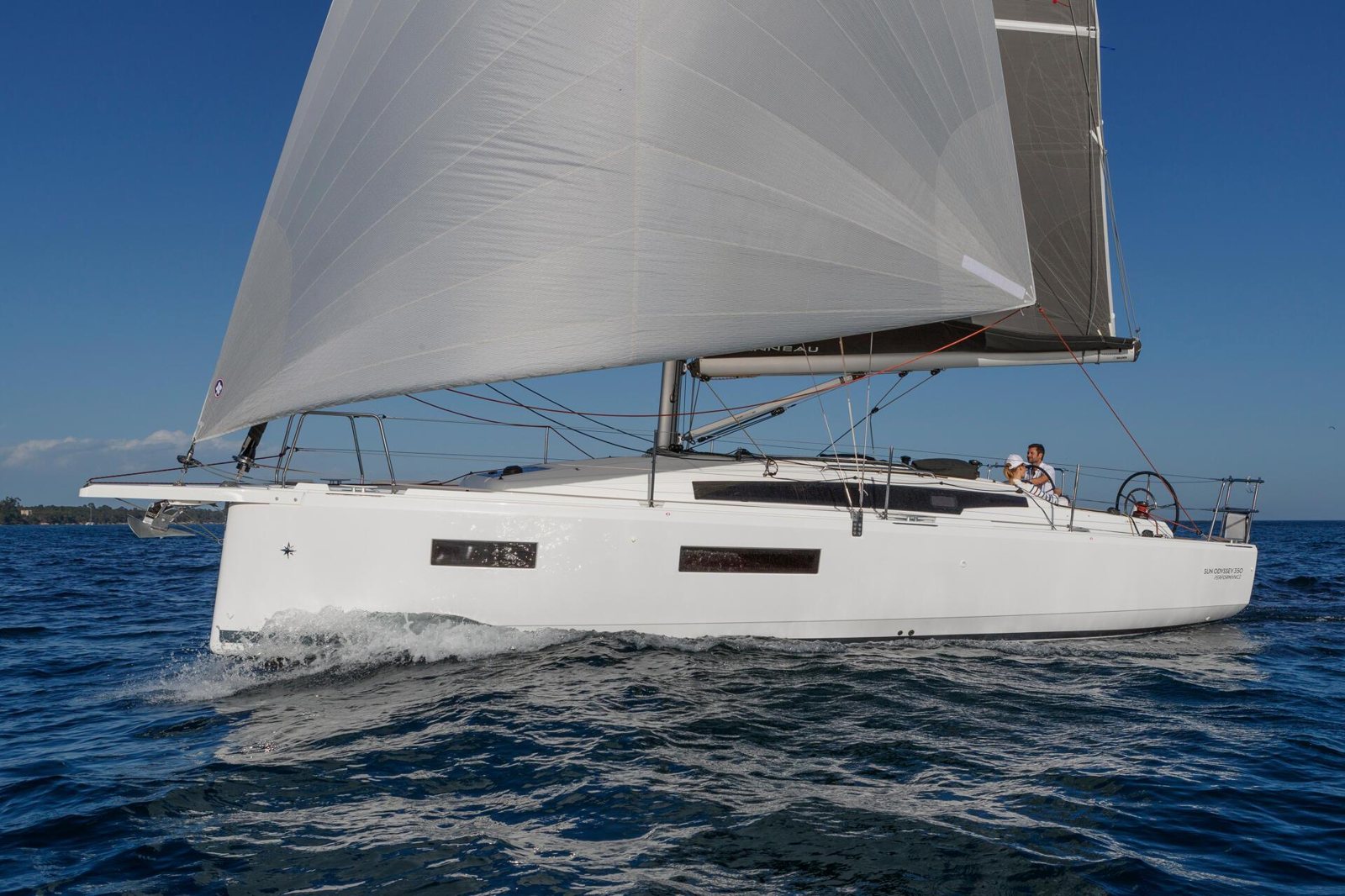 Jeanneau Sun Odyssey 350: семейный крейсер начинается с выбора киля Jeanneau Sun Odyssey 350