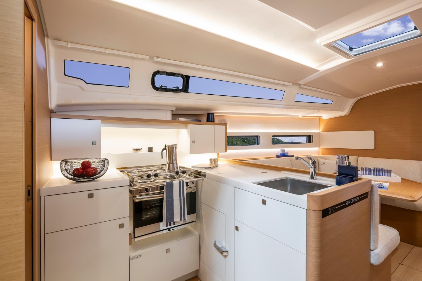 Jeanneau Sun Odyssey 415: один корпус, четыре парусных сценария Jeanneau Sun Odyssey 415