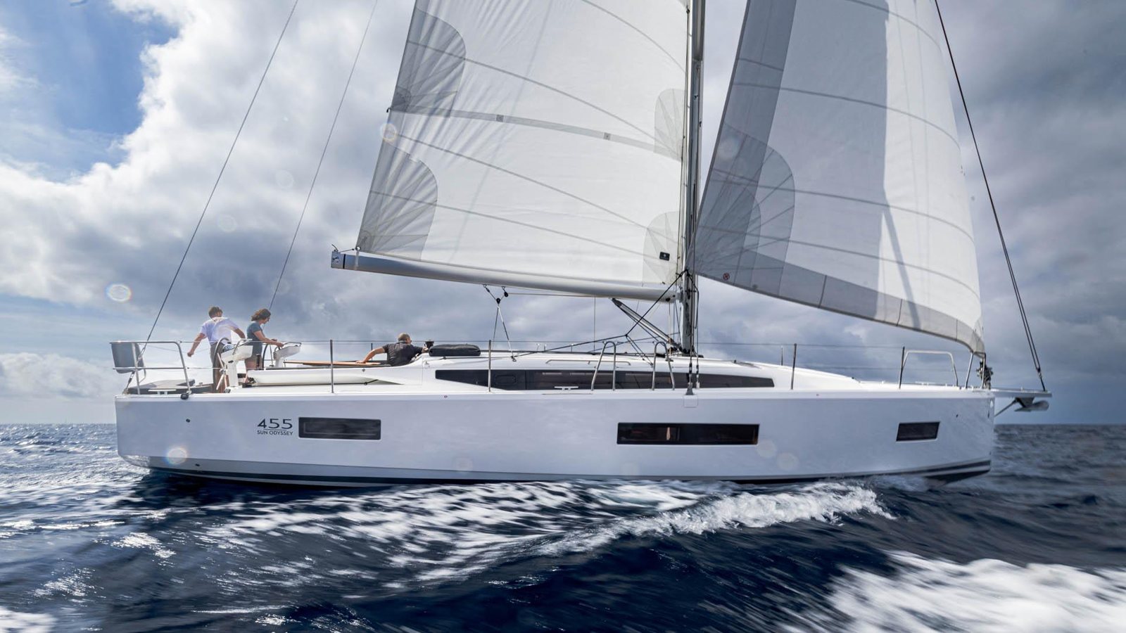 Jeanneau Sun Odyssey 455: просторный салон не отменяет выбора парусной яхты Jeanneau Sun Odyssey 455