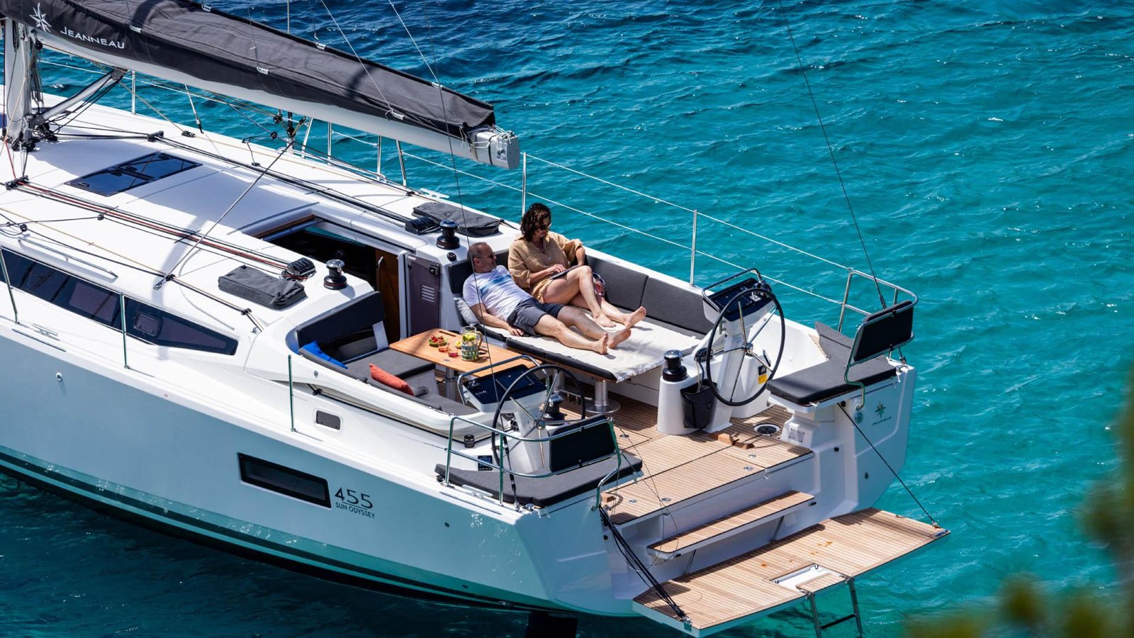 Jeanneau Sun Odyssey 455: просторный салон не отменяет выбора парусной яхты Jeanneau Sun Odyssey 455