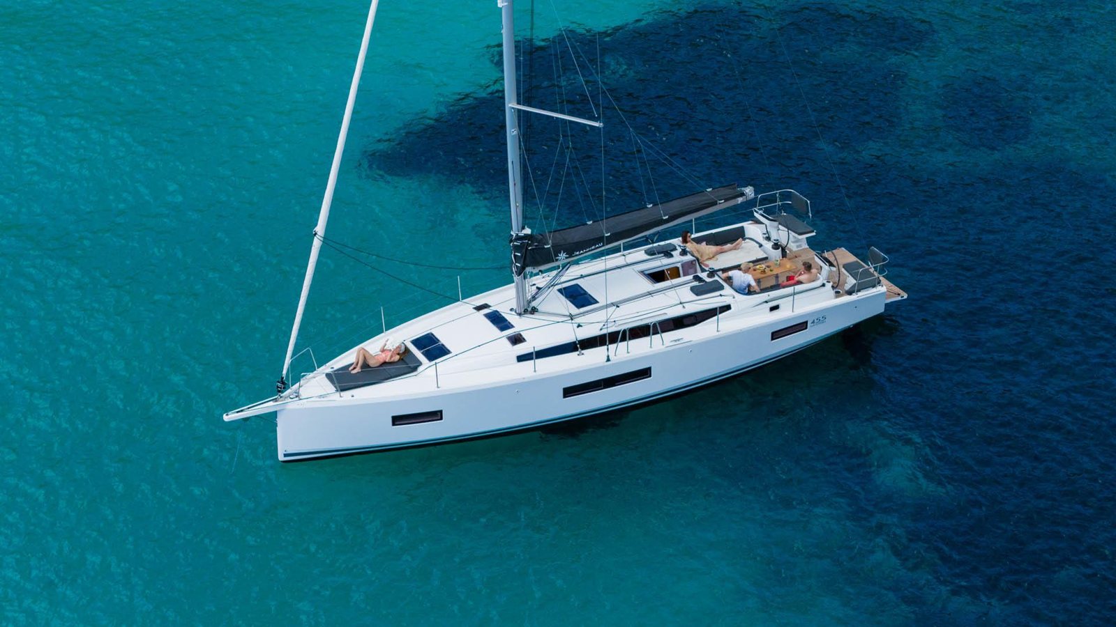 Jeanneau Sun Odyssey 455: просторный салон не отменяет выбора парусной яхты Jeanneau Sun Odyssey 455