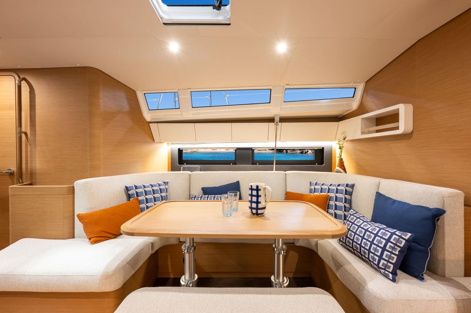 Jeanneau Sun Odyssey 455: просторный салон не отменяет выбора парусной яхты Jeanneau Sun Odyssey 455