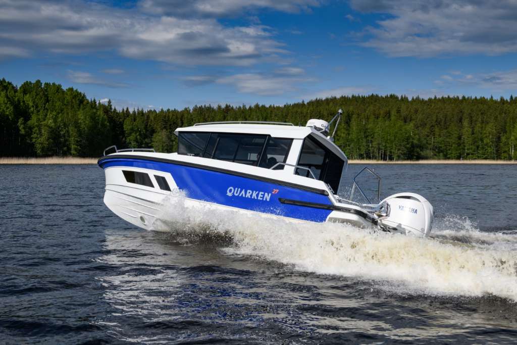 Quarken 27 Cabin: как устроен катер, что показал тест и какую комплектацию выбрать?