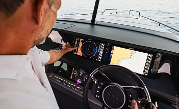 axopar-45-xc-cross-cabin-g12-helm-console