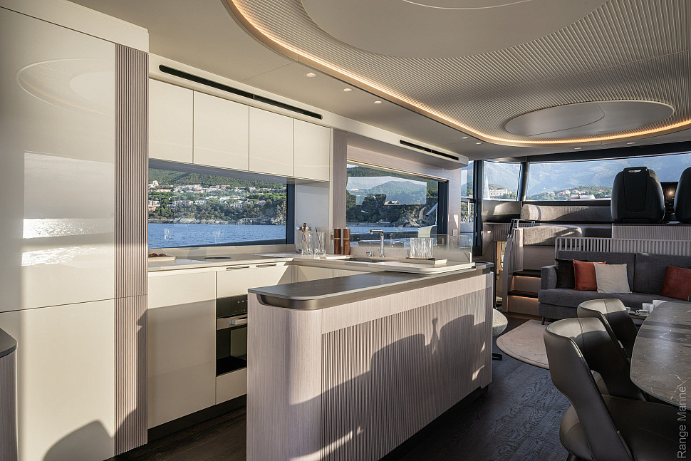 Absolute Navetta 66 — Камбуз