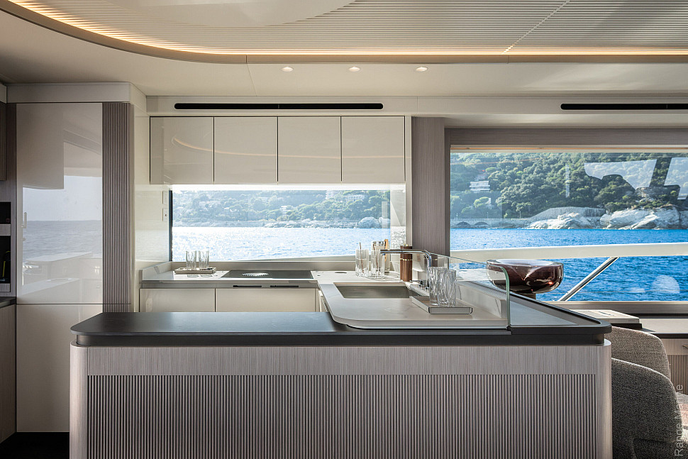 Absolute Navetta 66 — Камбуз