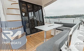 08-flybridge-entry