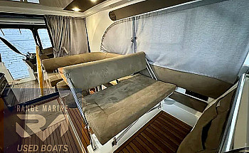 09-saloon-seating