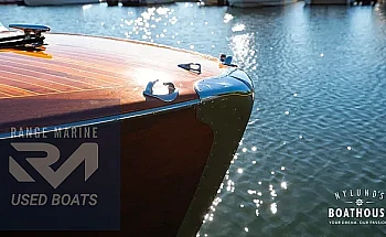 05-bow-detail-on-water