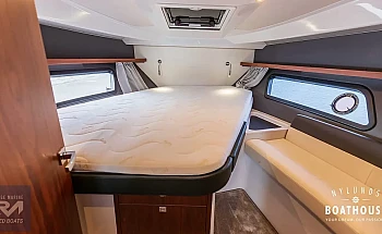 17-mid-cabin