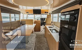 11-saloon-overview