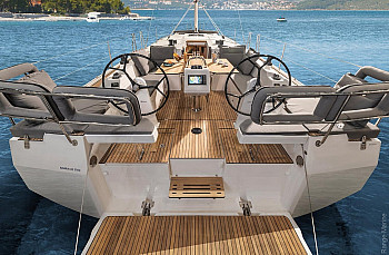 Bavaria C-LINE: Bavaria C42: кормовой кокпит с двумя штурвалами