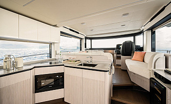 04-gallery-interno-galley-01-yacht-navetta50