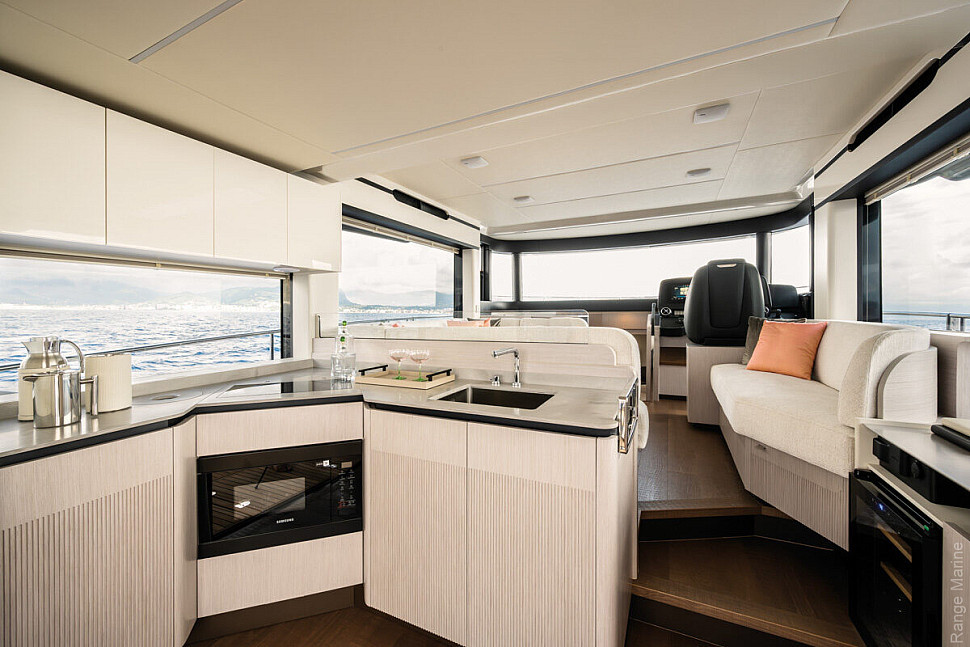 Absolute Navetta 50 — Камбуз