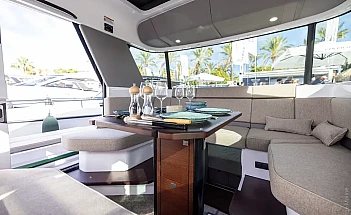 axopar-45-xc-cross-cabin-a07-editorial-photo-src038