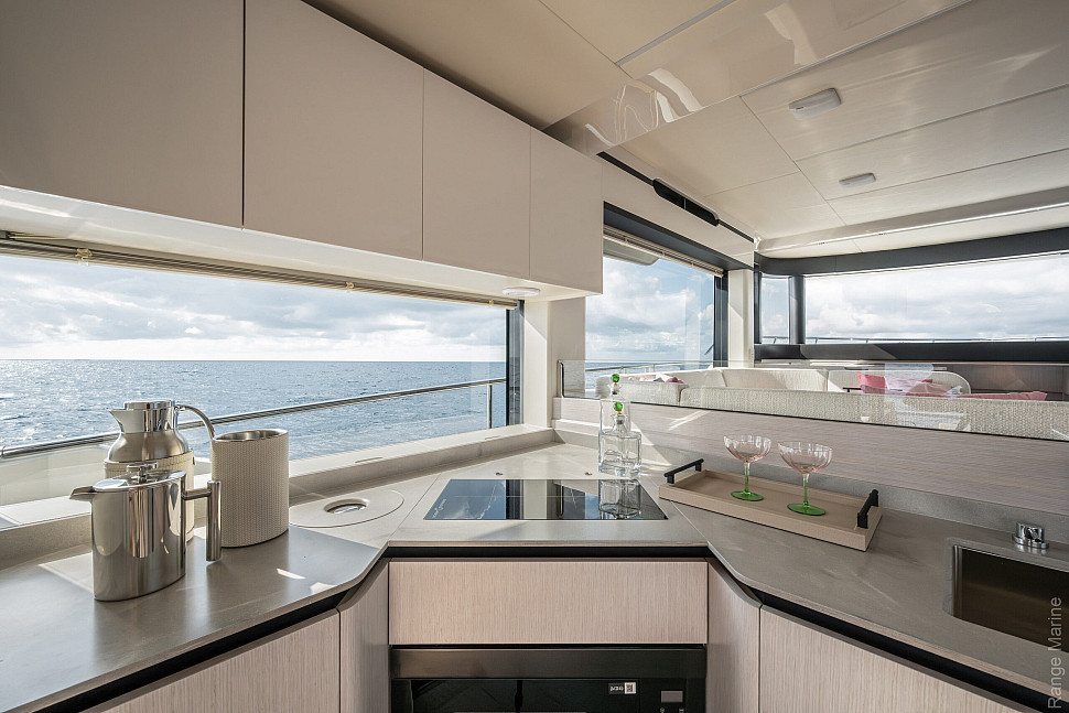 Absolute Navetta 50 — Камбуз
