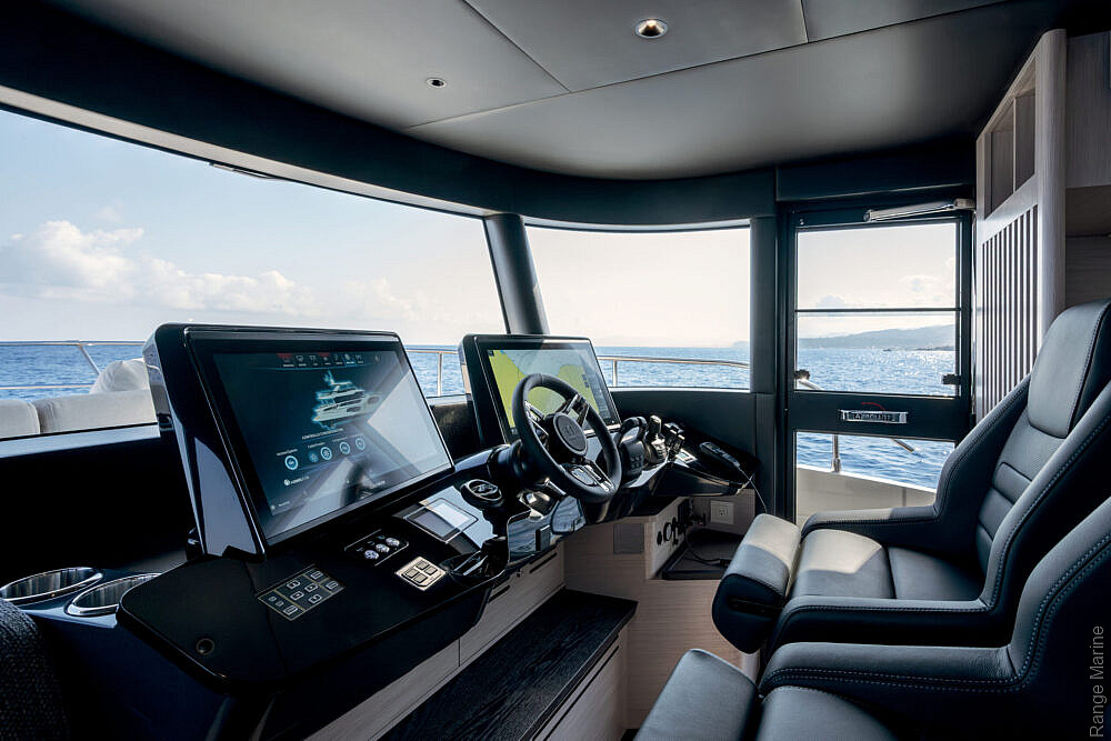 07-gallery-interni-yacht-navetta66-01-1000x667