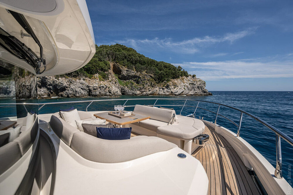 Absolute Navetta 58 — Экстерьер