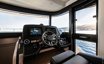 04-gallery-interno-salon-03-yacht-navetta50