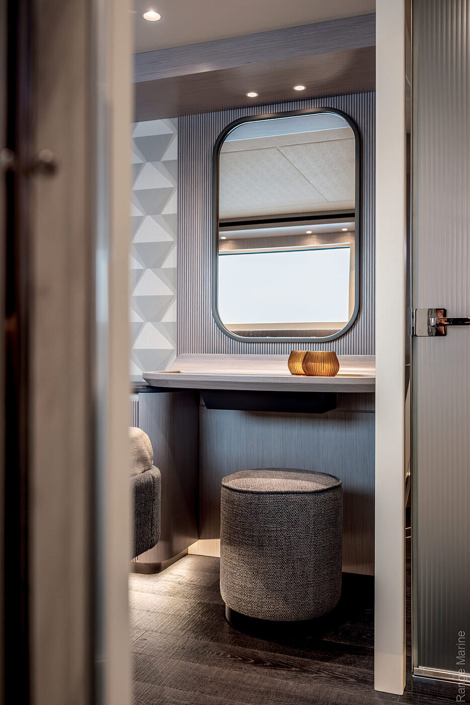 Absolute Navetta 66 — Детали интерьера
