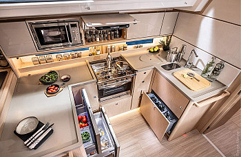 Bavaria C-LINE: Bavaria C46: камбуз