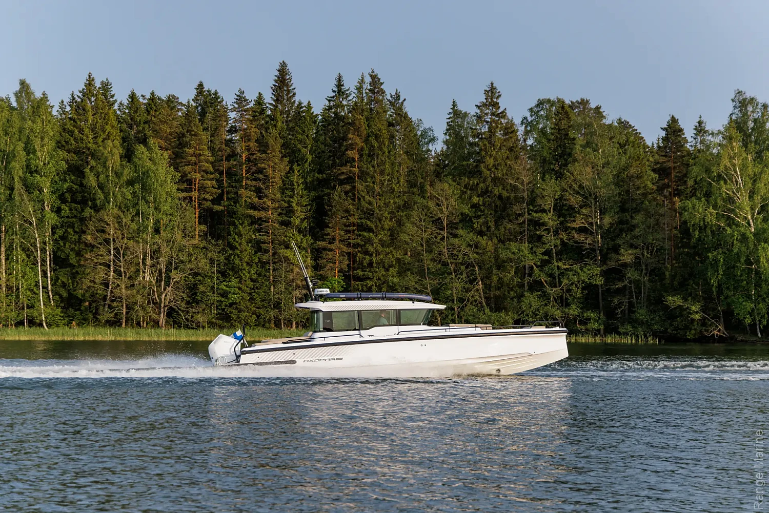 axopar-37-xc-cross-cabin-g03-exterior-profile