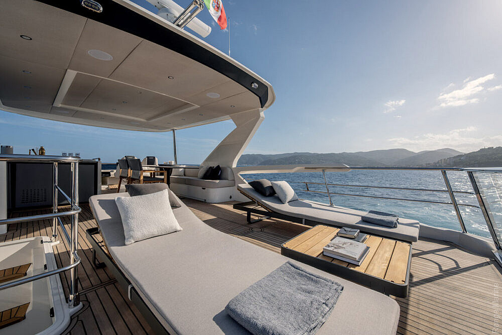 03-gallery-esterni-yacht-navetta58-08-1000x667