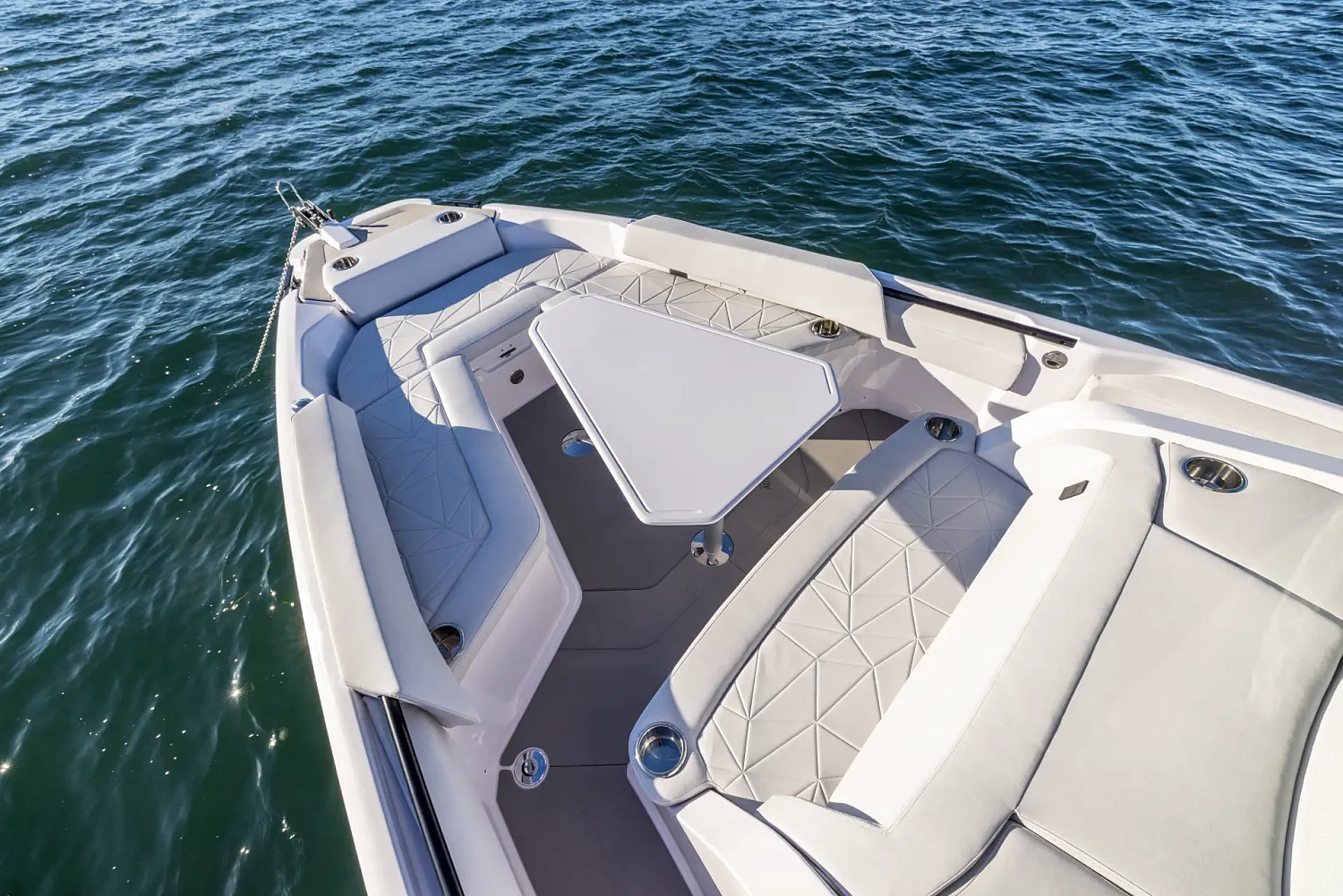 axopar-29-ccx-g06-bow-seating