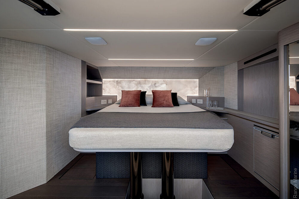 07-gallery-interni-yacht-navetta66-08-1000x667