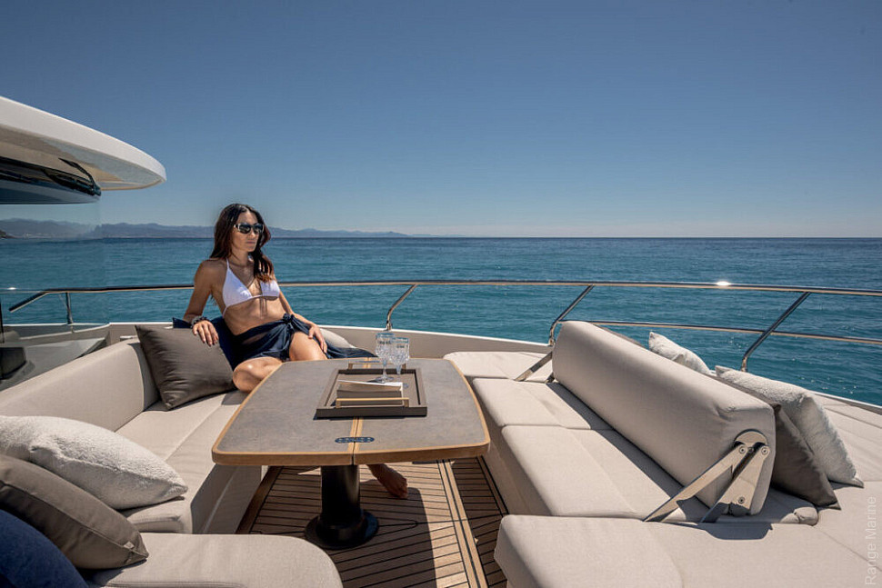 Absolute Navetta 58 — Экстерьер