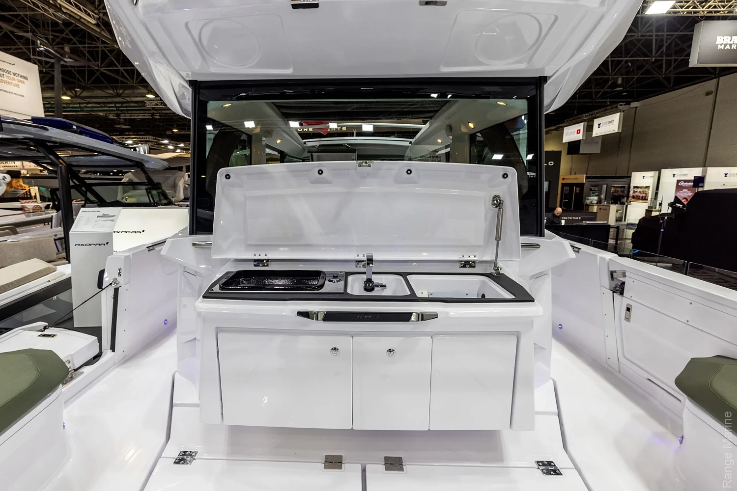 Axopar 38 XC Cross Cabin - Вет бар на корме катера
