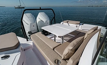 axopar-37-xc-cross-cabin-g07-aft-dining