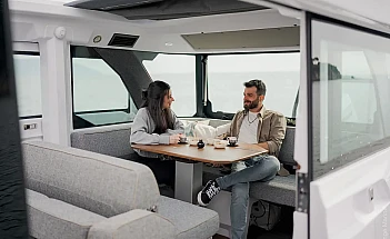 axopar-38-xc-cross-cabin-g09-saloon-dining