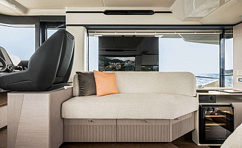 05-gallery-small-interno-02-yacht-navetta50-1000x667