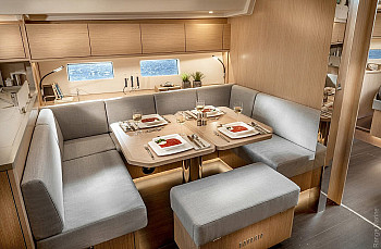Bavaria C-LINE: Bavaria C50: салон и обеденная банкетка