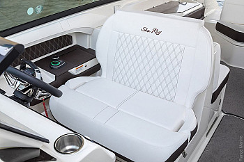Sea Ray: SLX 310: кресло рулевого